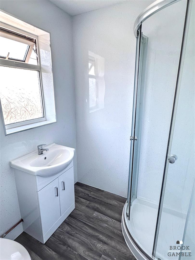 2 Bedroom House. Iden Street in Eastbourne,  16